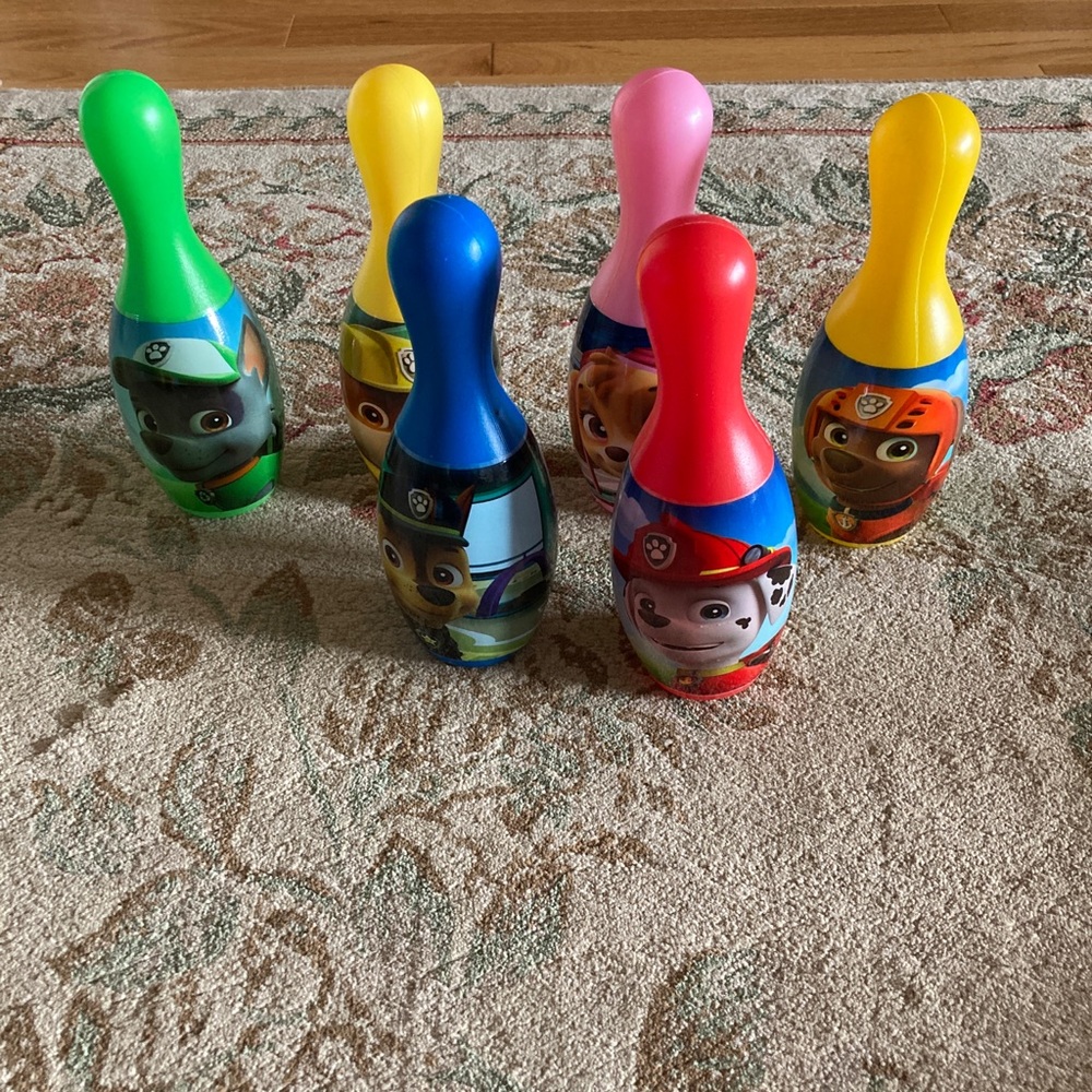 Bowling Pins for kids.Play indoors or outdoors. 6 pins.2 balls. Paw Patrol